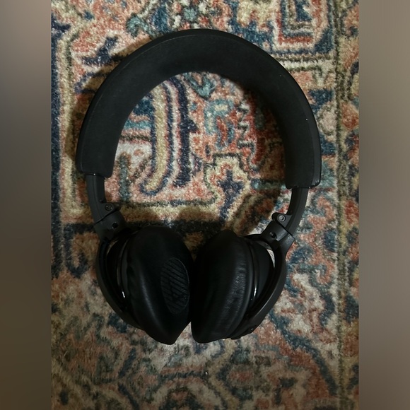 Bose headphones - Picture 2 of 3